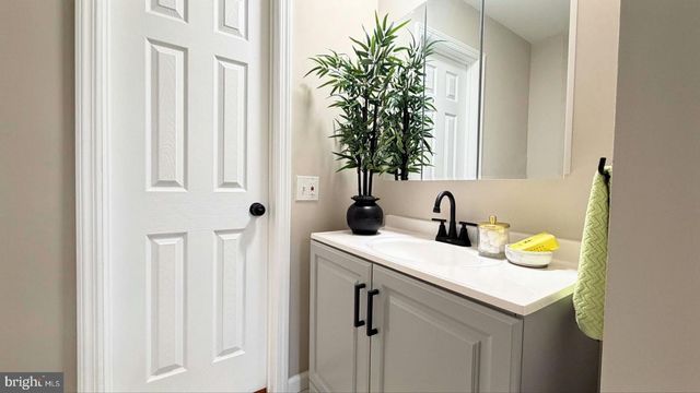 21 E CHURCH ST, Bordentown, NJ 08505