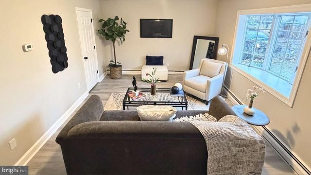 21 E CHURCH ST, Bordentown, NJ 08505