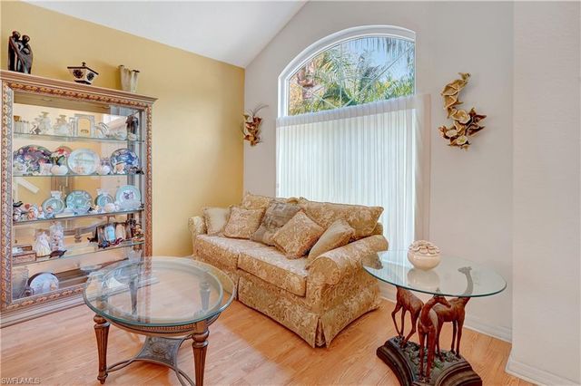 1892 Par DR, Naples, FL 34120