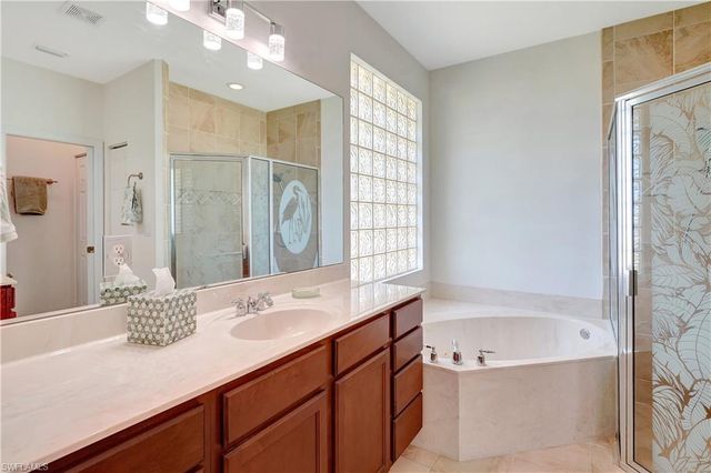 1892 Par DR, Naples, FL 34120