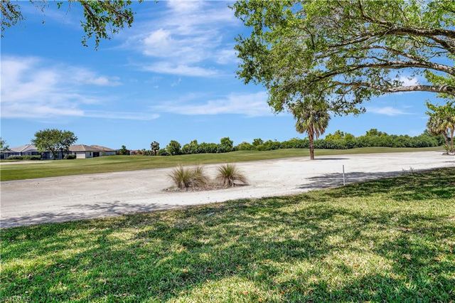 1892 Par DR, Naples, FL 34120