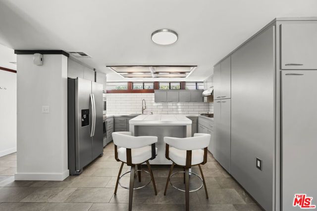 2672 Veteran Avenue, Los Angeles, CA 90064