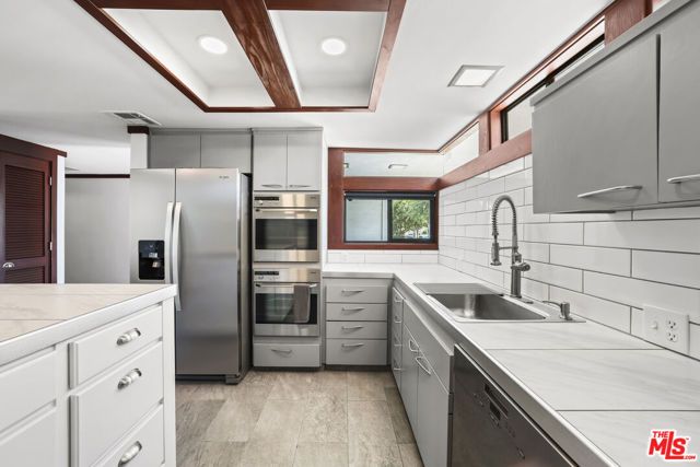 2672 Veteran Avenue, Los Angeles, CA 90064