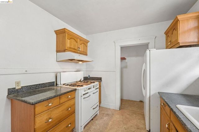 521 Zorah St, Oakland, CA 94606