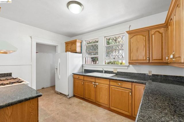 521 Zorah St, Oakland, CA 94606