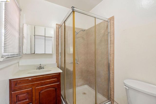 521 Zorah St, Oakland, CA 94606