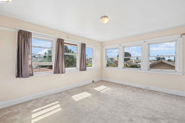 521 Zorah St, Oakland, CA 94606