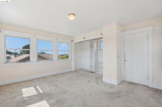 521 Zorah St, Oakland, CA 94606