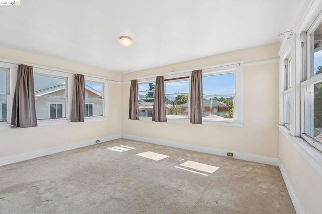 521 Zorah St, Oakland, CA 94606