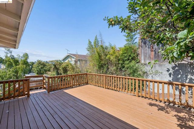 521 Zorah St, Oakland, CA 94606