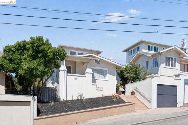 521 Zorah St, Oakland, CA 94606
