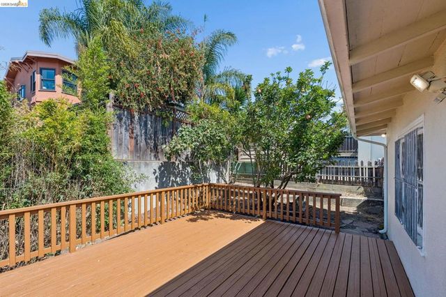 521 Zorah St, Oakland, CA 94606
