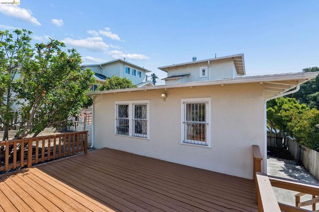 521 Zorah St, Oakland, CA 94606