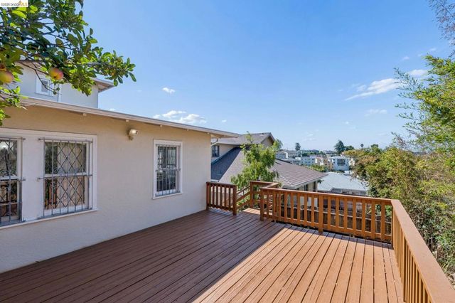 521 Zorah St, Oakland, CA 94606