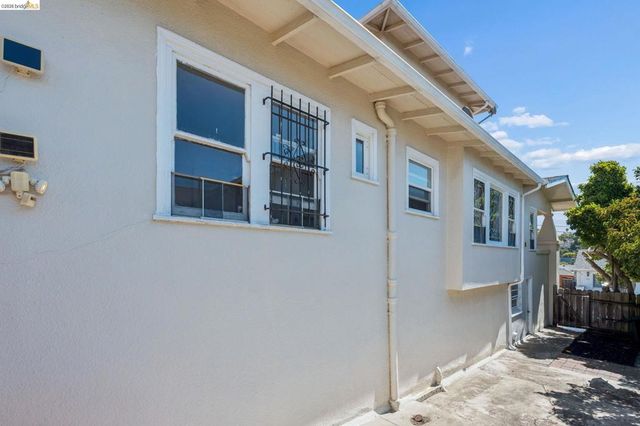 521 Zorah St, Oakland, CA 94606
