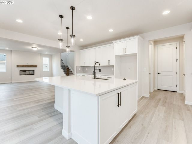 1865 Ne CURRIN CREEK Dr, Estacada, OR 97023