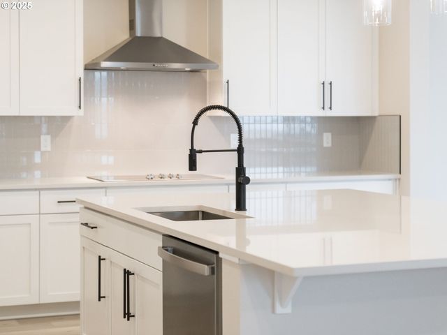 1865 Ne CURRIN CREEK Dr, Estacada, OR 97023