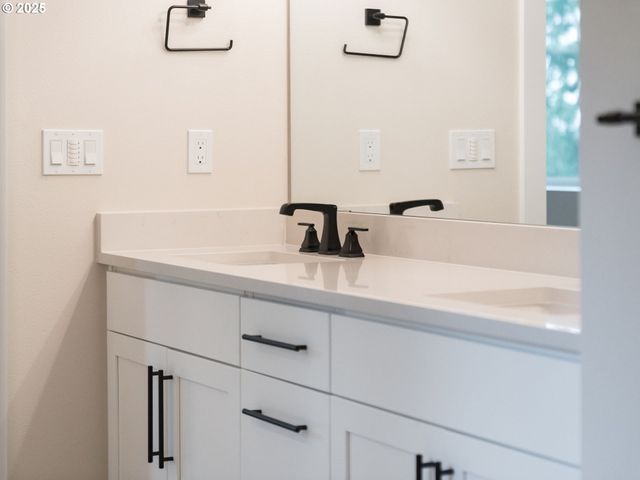 1865 Ne CURRIN CREEK Dr, Estacada, OR 97023