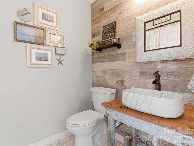 9804 Park Springs Court, Charlotte, NC 28210