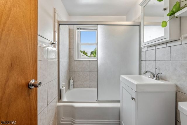 128 Livingston Rd, Linden City, NJ 07036