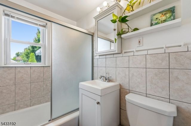 128 Livingston Rd, Linden City, NJ 07036