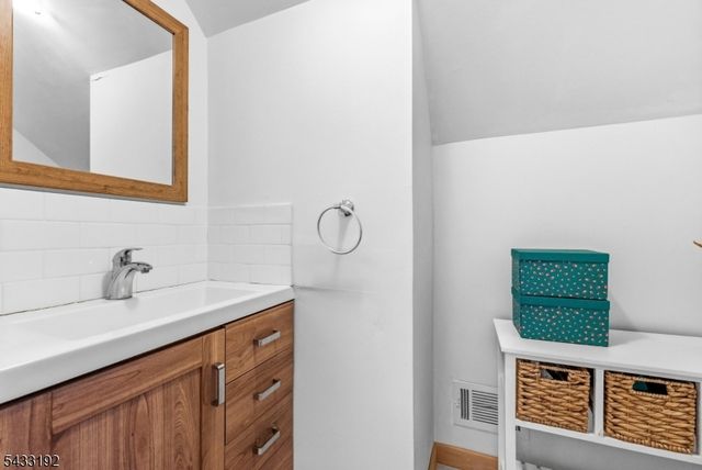 128 Livingston Rd, Linden City, NJ 07036