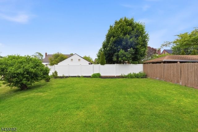 128 Livingston Rd, Linden City, NJ 07036
