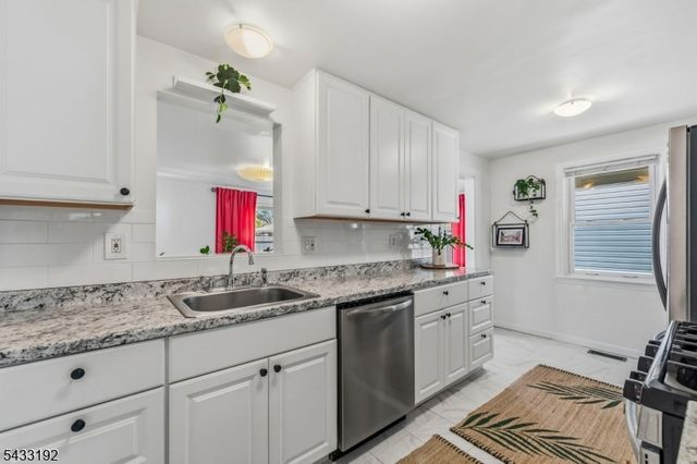 128 Livingston Rd, Linden City, NJ 07036