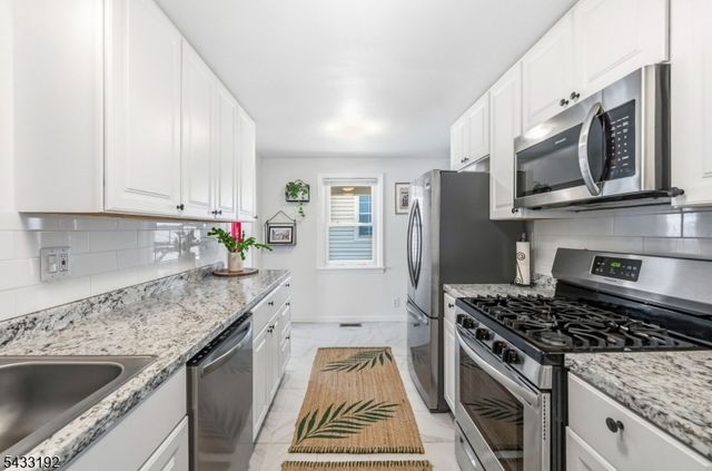 128 Livingston Rd, Linden City, NJ 07036