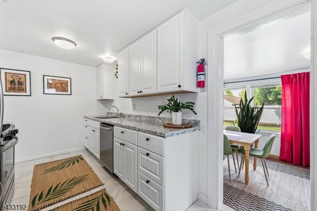 128 Livingston Rd, Linden City, NJ 07036