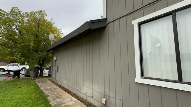 9426 Aizenberg Cir, Elk Grove, CA 95624