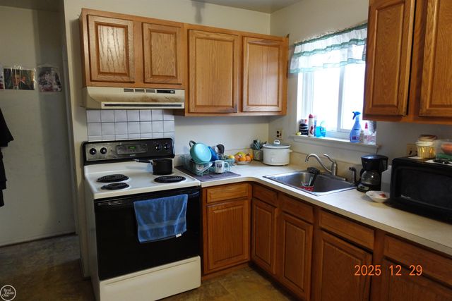 27821 EASTWICK SQUARE Drive, Roseville, MI 48066