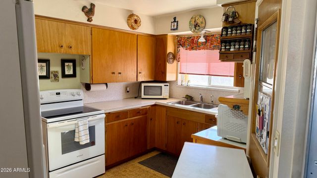 650 S CORNWALL Drive, Apache Junction, AZ 85120