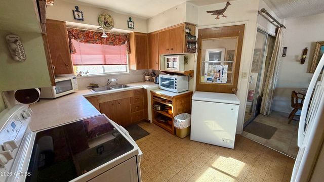 650 S CORNWALL Drive, Apache Junction, AZ 85120