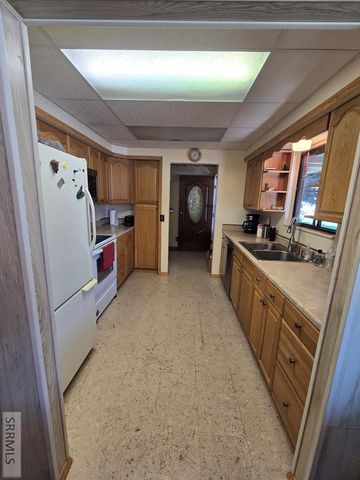 681 N 2780 E, St Anthony, ID 83445