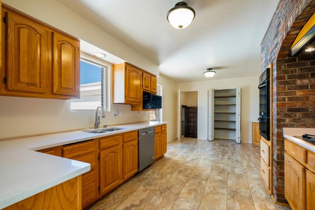 207 Wells Drive NE, Albuquerque, NM 87123