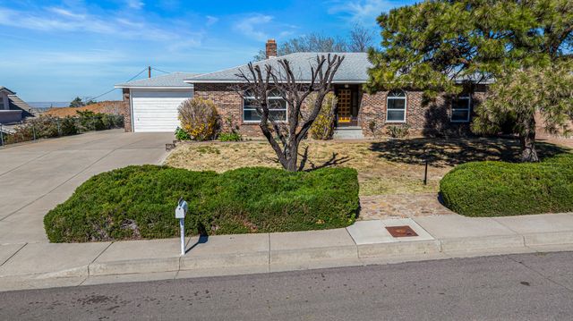 207 Wells Drive NE, Albuquerque, NM 87123