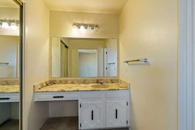 207 Wells Drive NE, Albuquerque, NM 87123