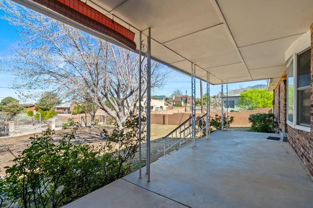 207 Wells Drive NE, Albuquerque, NM 87123