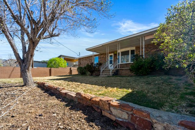 207 Wells Drive NE, Albuquerque, NM 87123