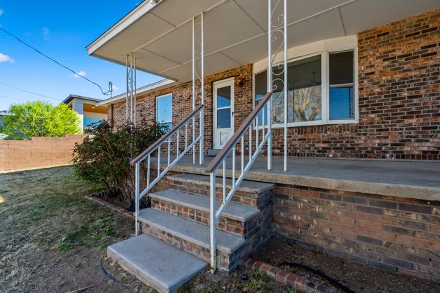 207 Wells Drive NE, Albuquerque, NM 87123