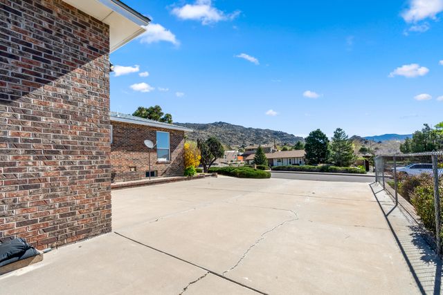 207 Wells Drive NE, Albuquerque, NM 87123