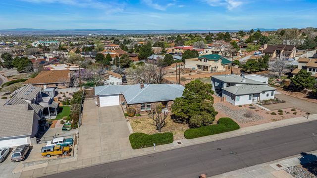 207 Wells Drive NE, Albuquerque, NM 87123