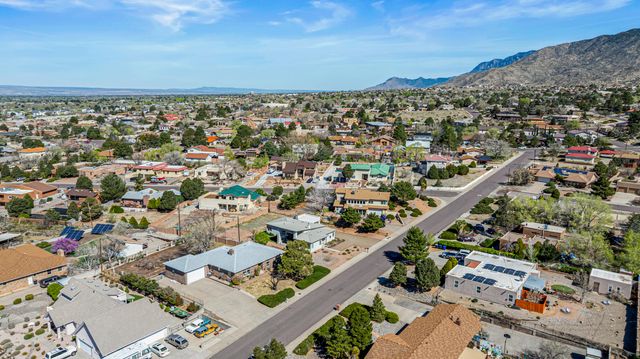 207 Wells Drive NE, Albuquerque, NM 87123