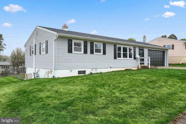 11 FAYE RD, Middletown, PA 17057