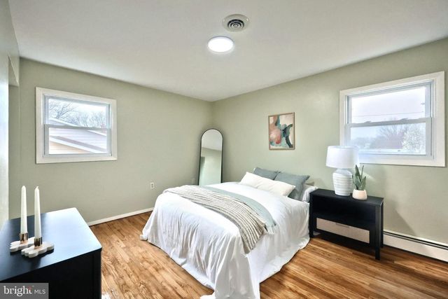 11 FAYE RD, Middletown, PA 17057