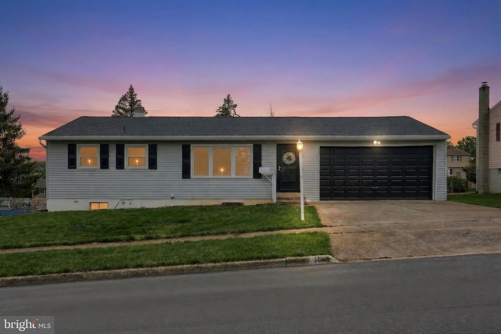 11 FAYE RD, Middletown, PA 17057