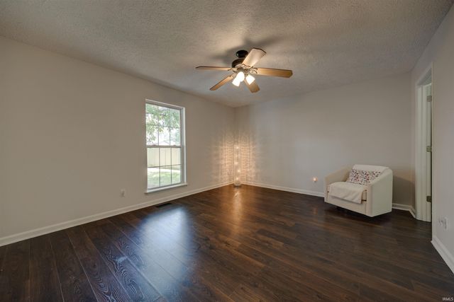 104 Southgate Drive, Newburgh, IN 47630