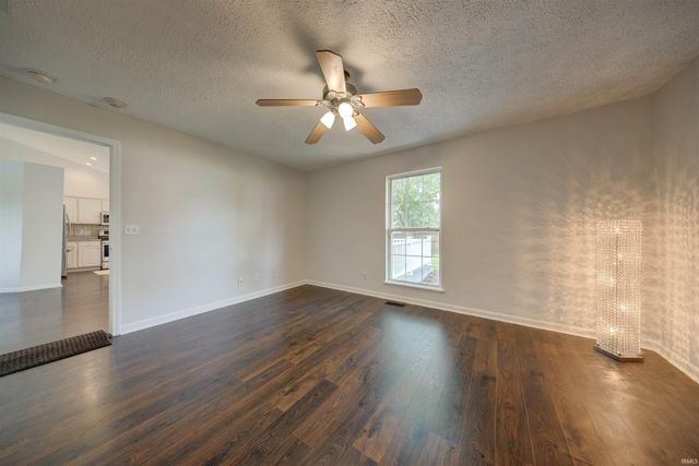 104 Southgate Drive, Newburgh, IN 47630