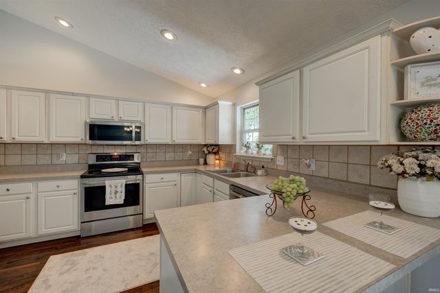 104 Southgate Drive, Newburgh, IN 47630